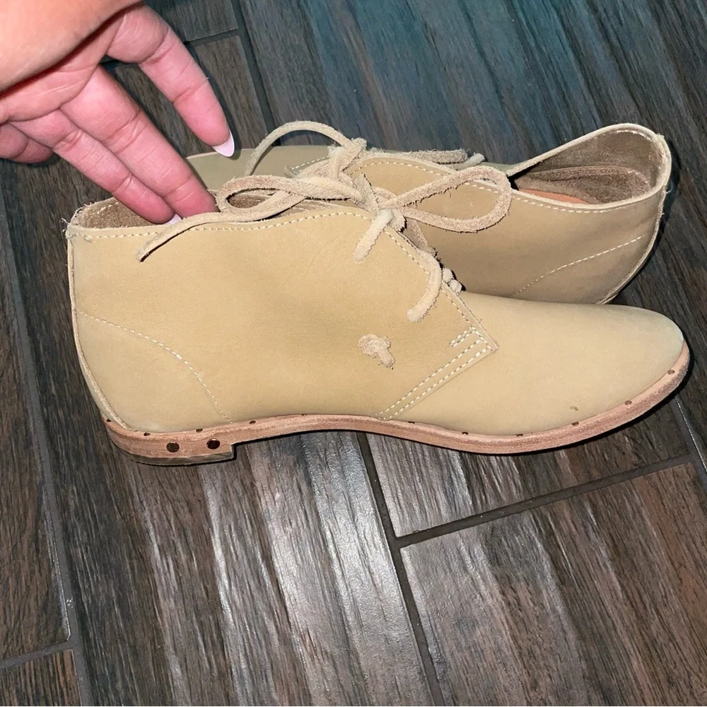 Beek Anthropologie Bunting Lace Up leather Camel color Chukka Boots 7.5